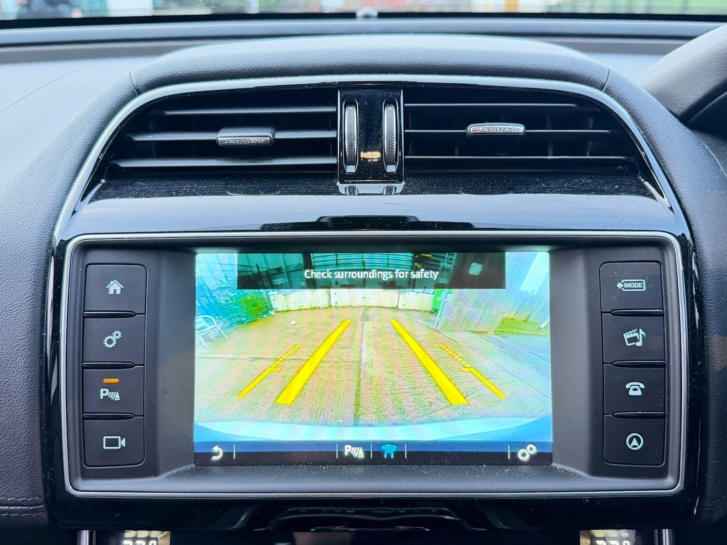 Used Jaguar XE 2015 for sale - 77386938: Photo 4