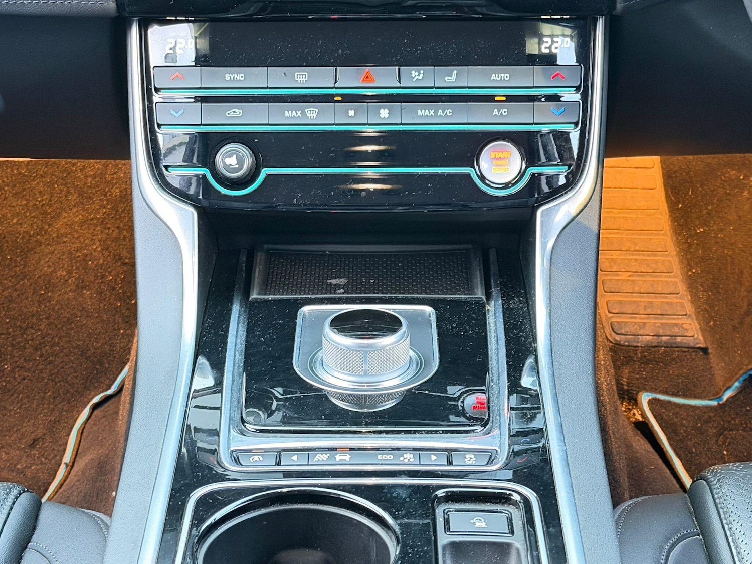 Used Jaguar XE 2015 for sale - 77386938: Photo 9