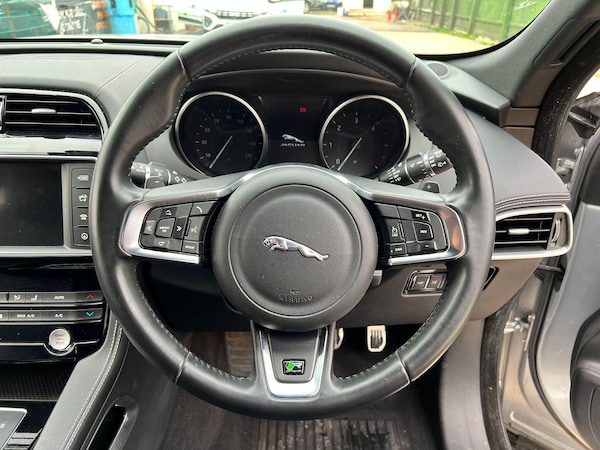 Used Jaguar F-Pace 2017 for sale - 76307679: Photo 12
