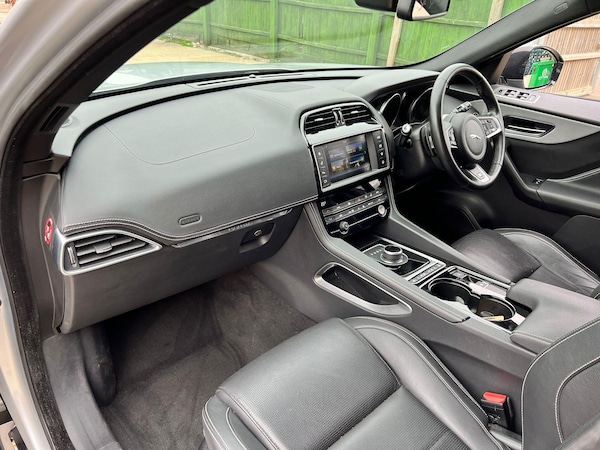 Used Jaguar F-Pace 2017 for sale - 76307679: Photo 24