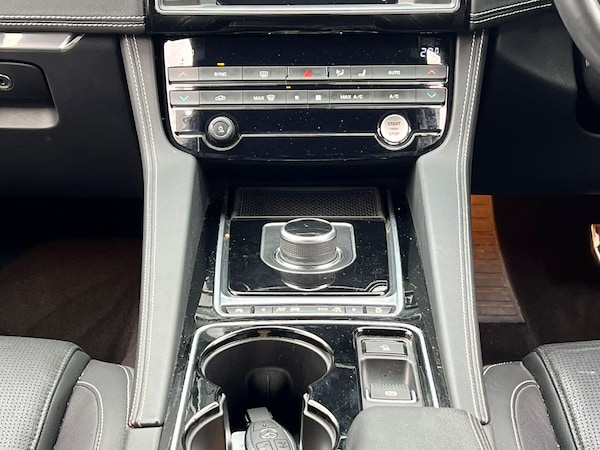 Used Jaguar F-Pace 2017 for sale - 76307679: Photo 27