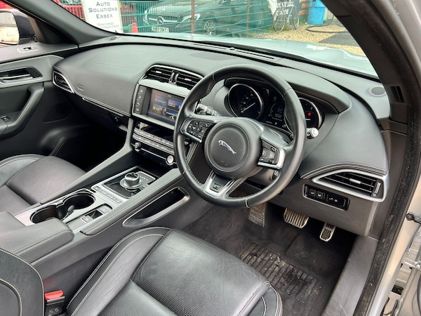 Used Jaguar F-Pace 2017 for sale - 76307679: Photo 9