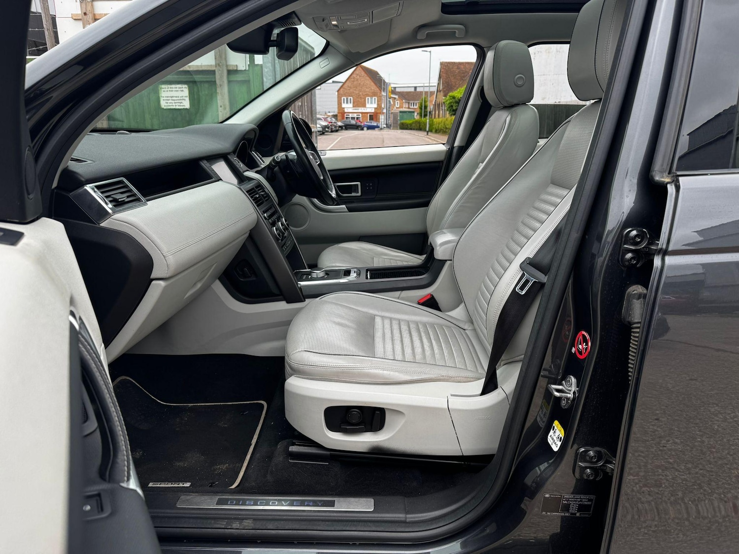 Used Land Rover Discovery Sport 2017 for sale - 76992894: Photo 25