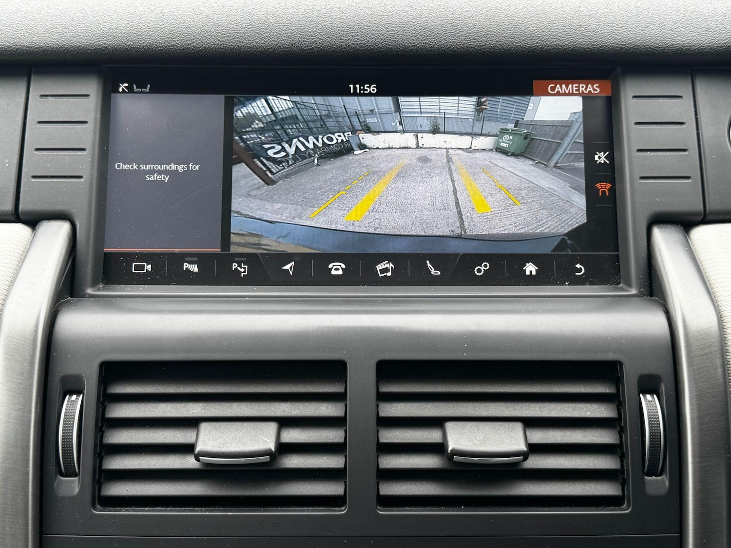 Used Land Rover Discovery Sport 2017 for sale - 76992894: Photo 4