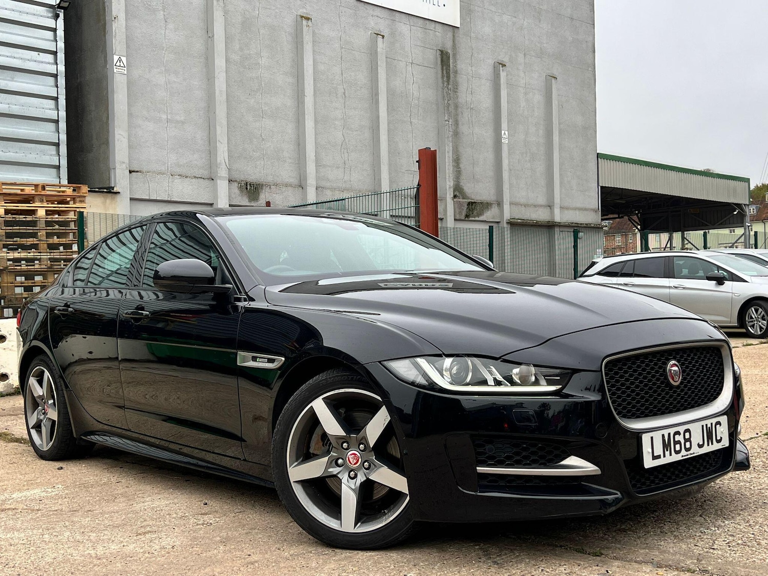 Used Jaguar XE 2018 for sale - 76270262: Photo 1