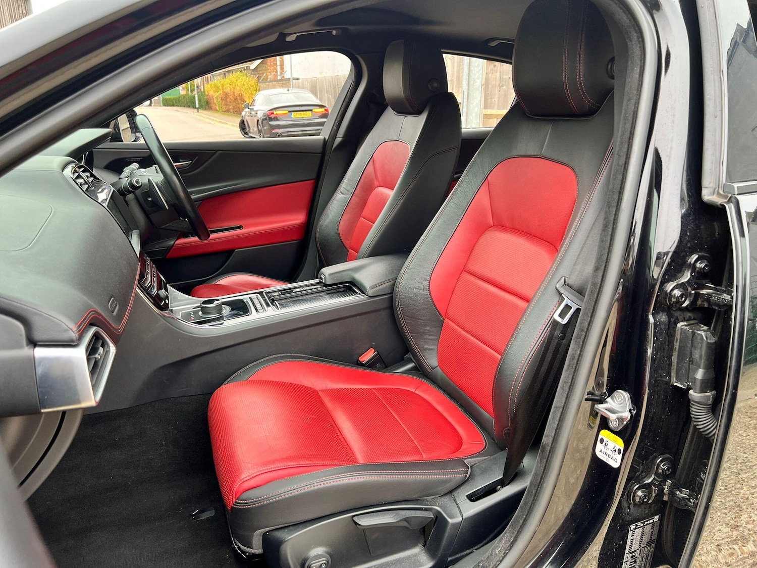 Used Jaguar XE 2018 for sale - 76270262: Photo 24