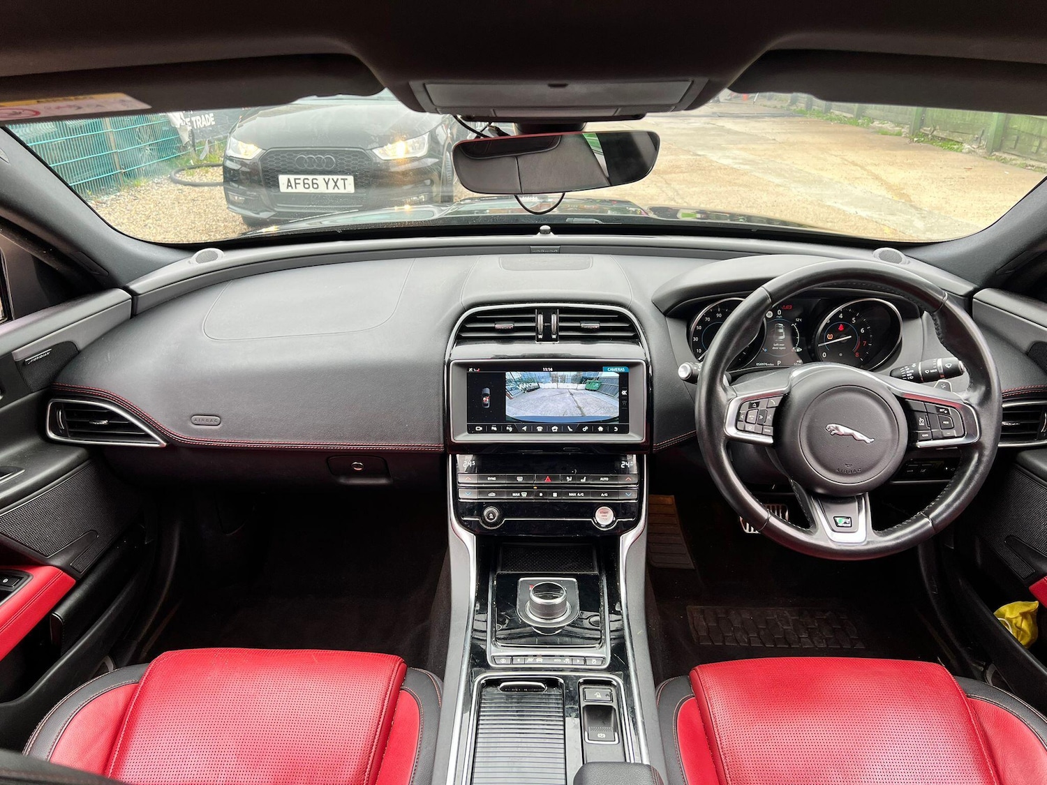 Used Jaguar XE 2018 for sale - 76270262: Photo 26