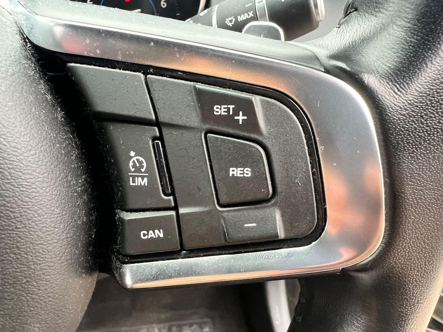 Used Jaguar XE 2018 for sale - 76270262: Photo 30