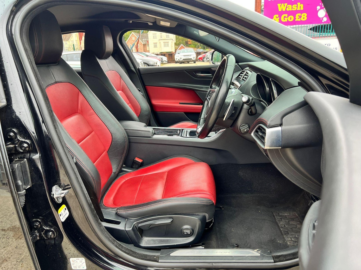 Used Jaguar XE 2018 for sale - 76270262: Photo 4