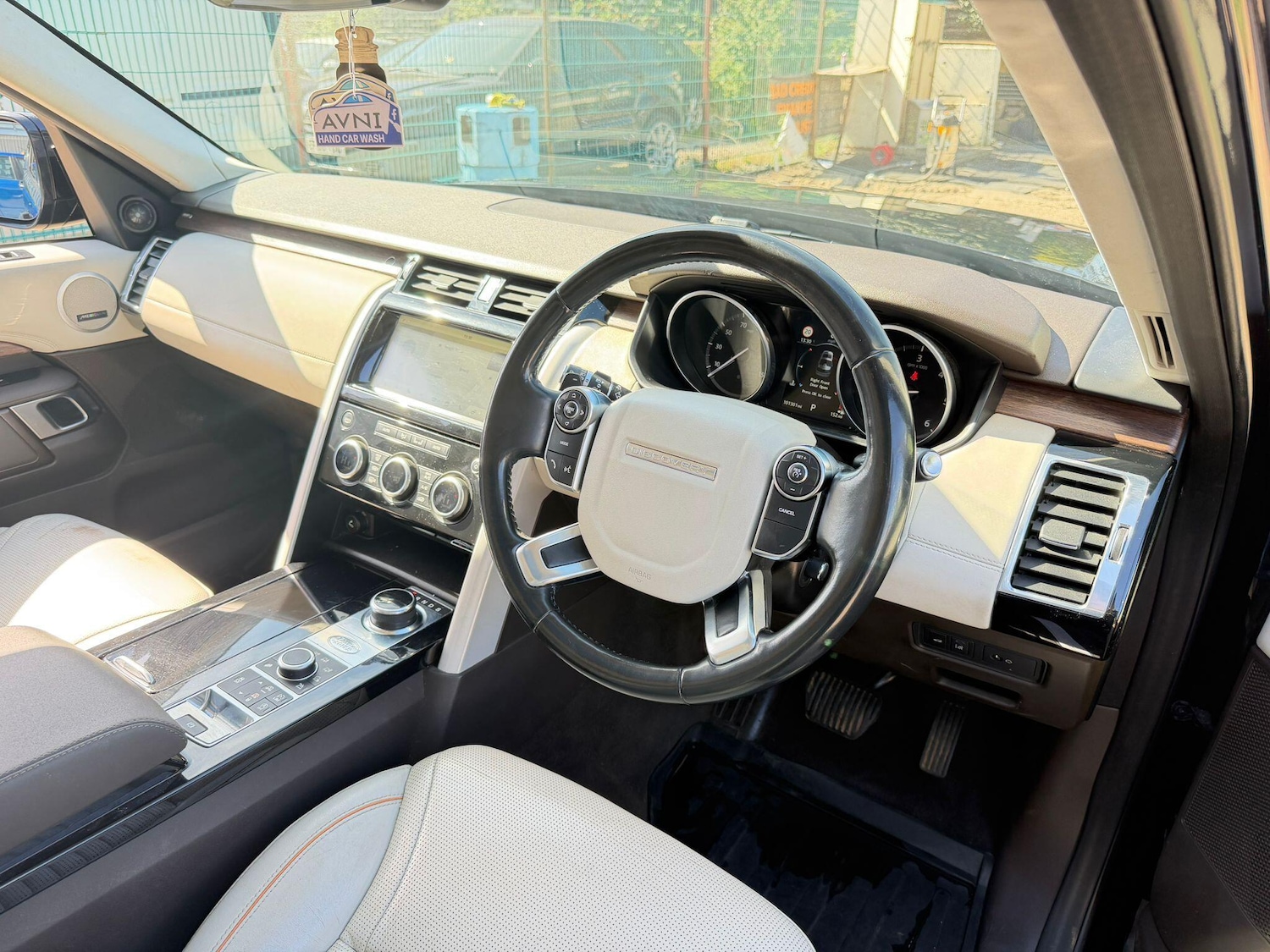 Used Land Rover Discovery 2017 for sale - 78148251: Photo 9