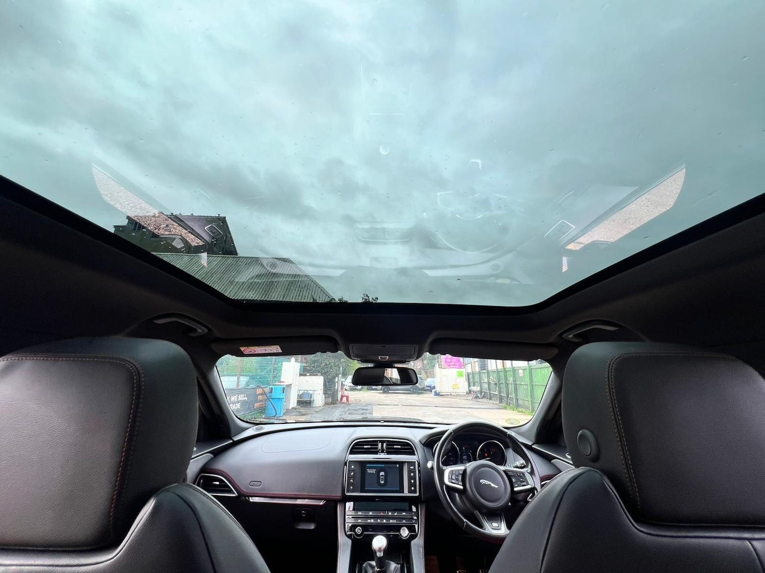Used Jaguar F-Pace 2017 for sale - 76360375: Photo 2