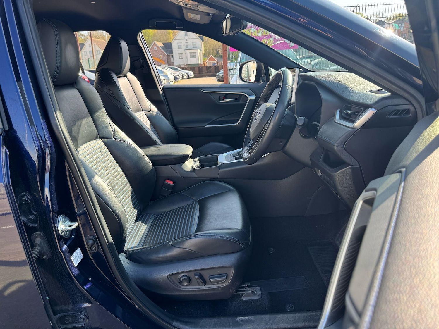 Used Toyota RAV4 2020 for sale - 76990534: Photo 29