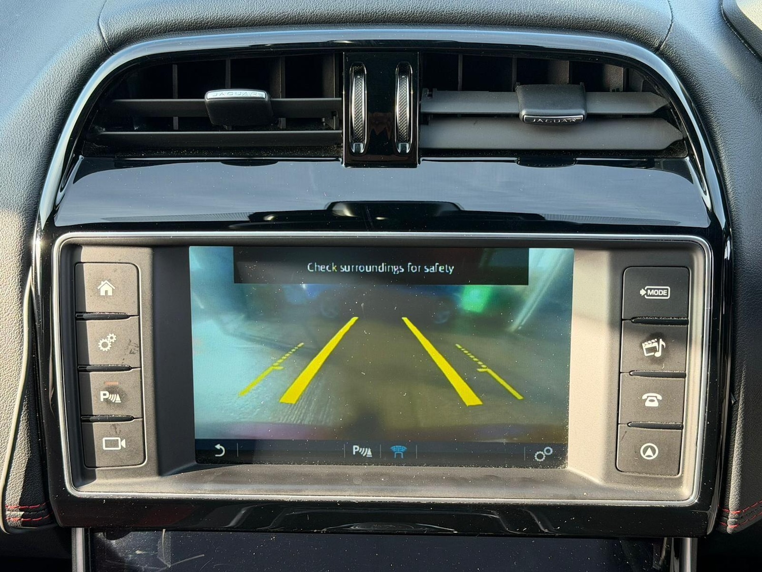 Used Jaguar XE 2015 for sale - 77358872: Photo 2