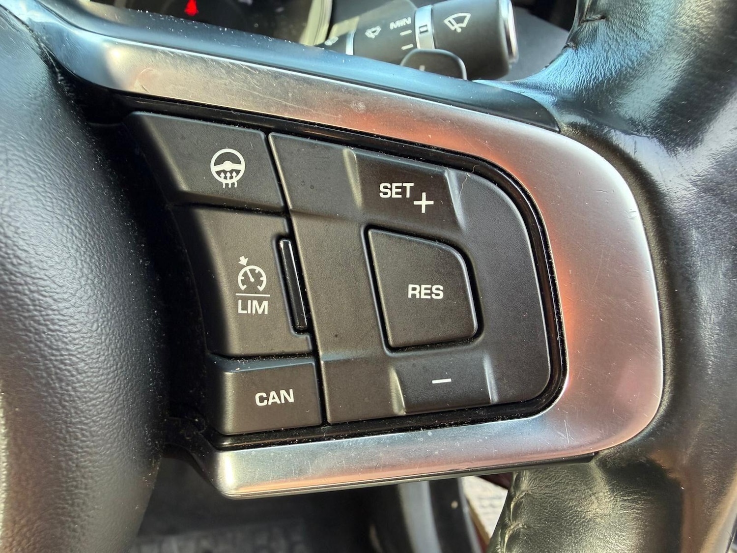 Used Jaguar XE 2015 for sale - 77358872: Photo 4