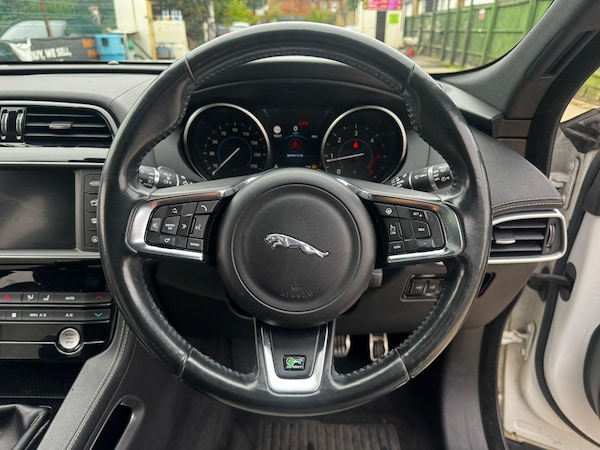 Used Jaguar F-Pace 2016 for sale - 76200668: Photo 12