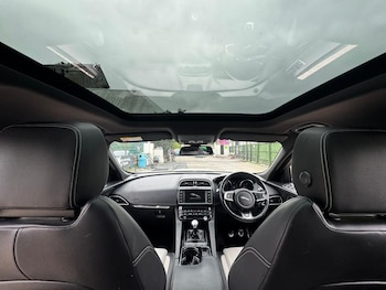 Used Jaguar F-Pace 2016 for sale - 76200668: Photo 2