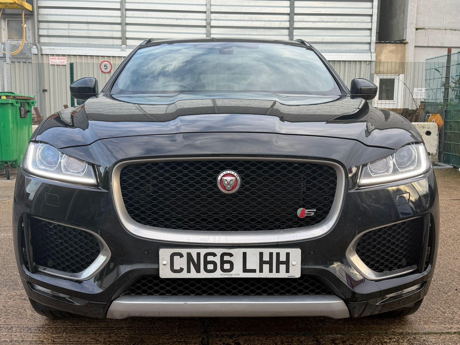 Used Jaguar F-Pace 2016 for sale - 76839575: Photo 3