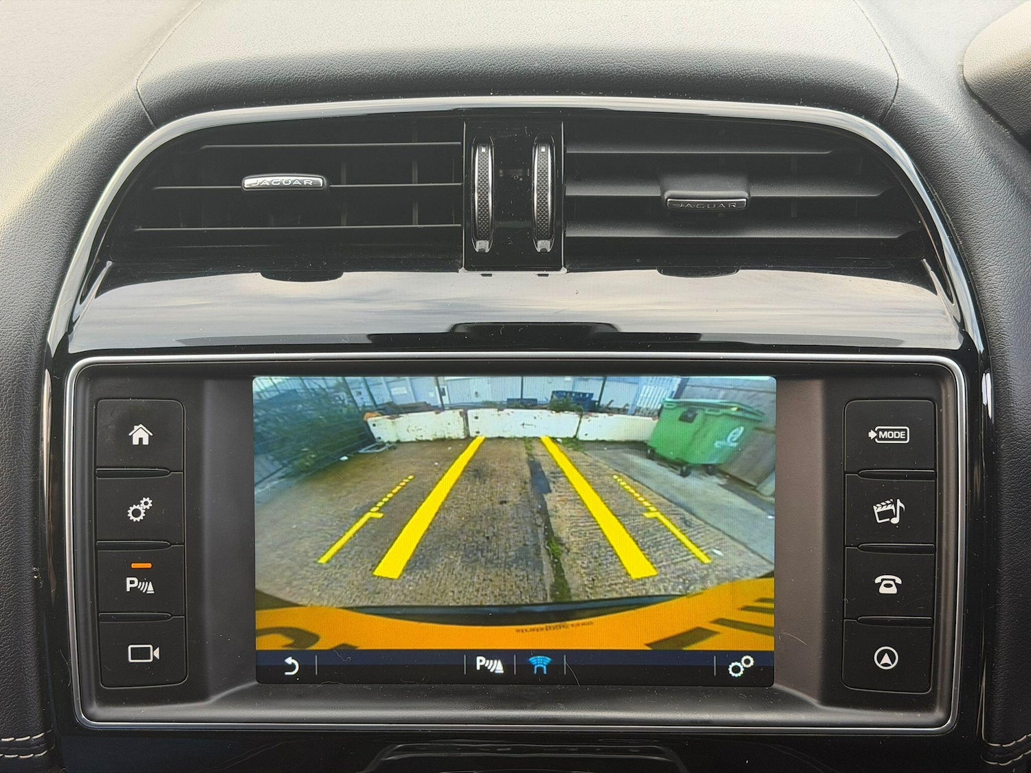 Used Jaguar F-Pace 2016 for sale - 76839575: Photo 7