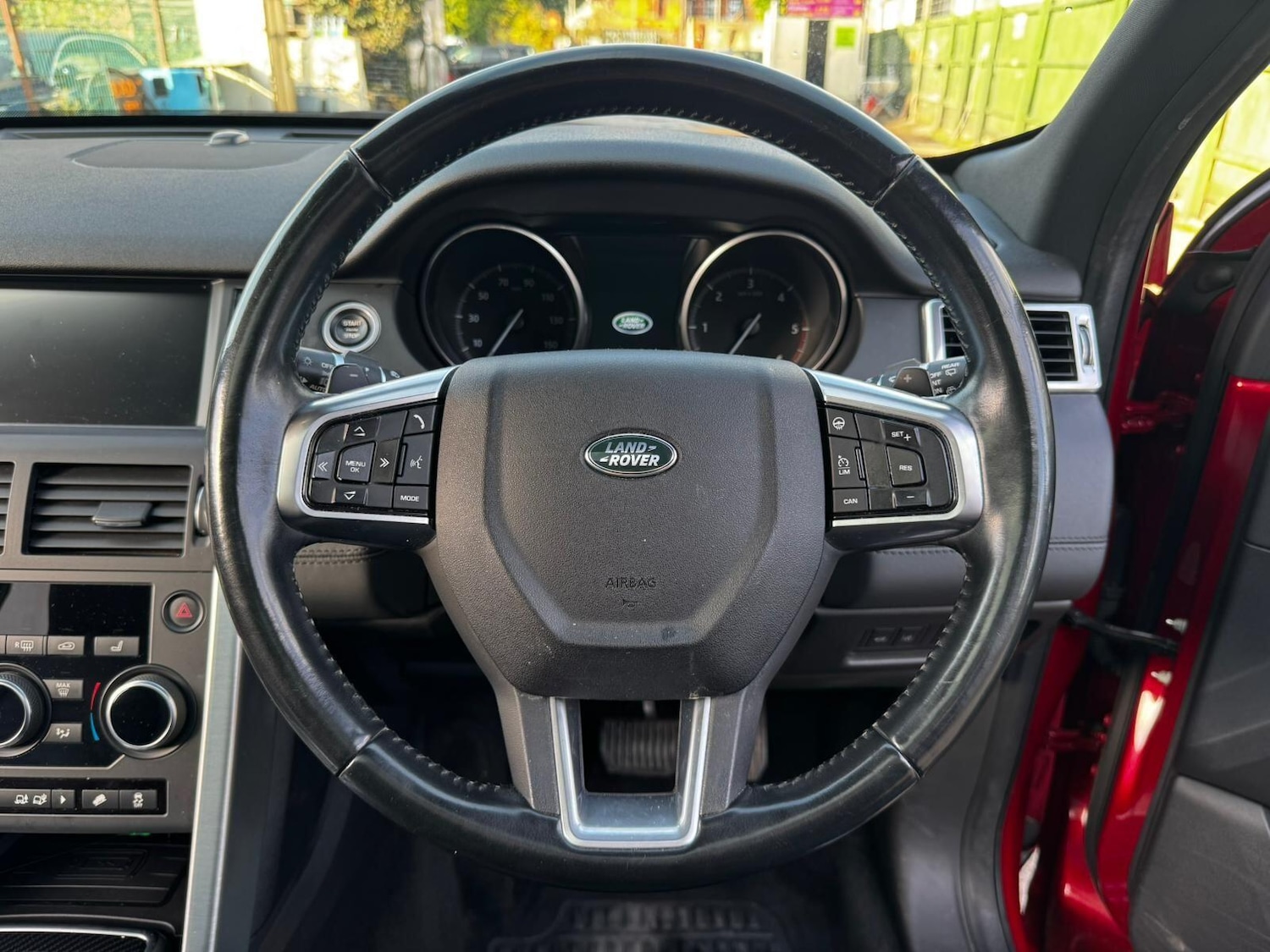 Used Land Rover Discovery Sport 2016 for sale - 76572359: Photo 26