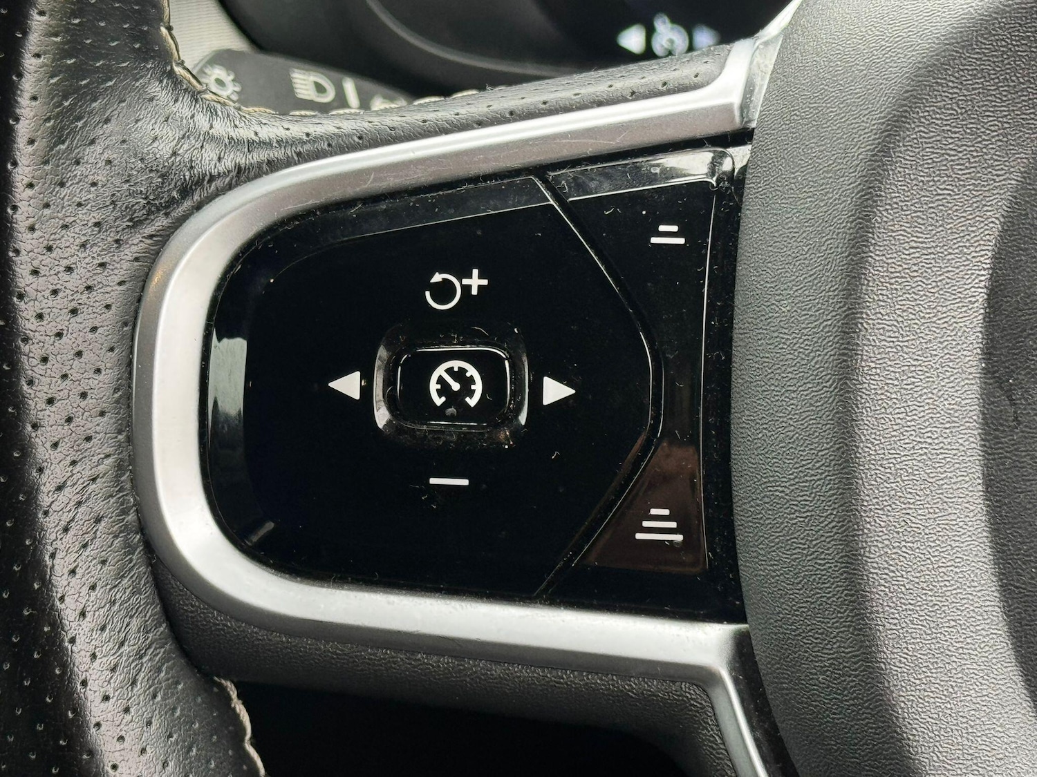 Used Volvo XC60 2018 for sale - 76585262: Photo 28