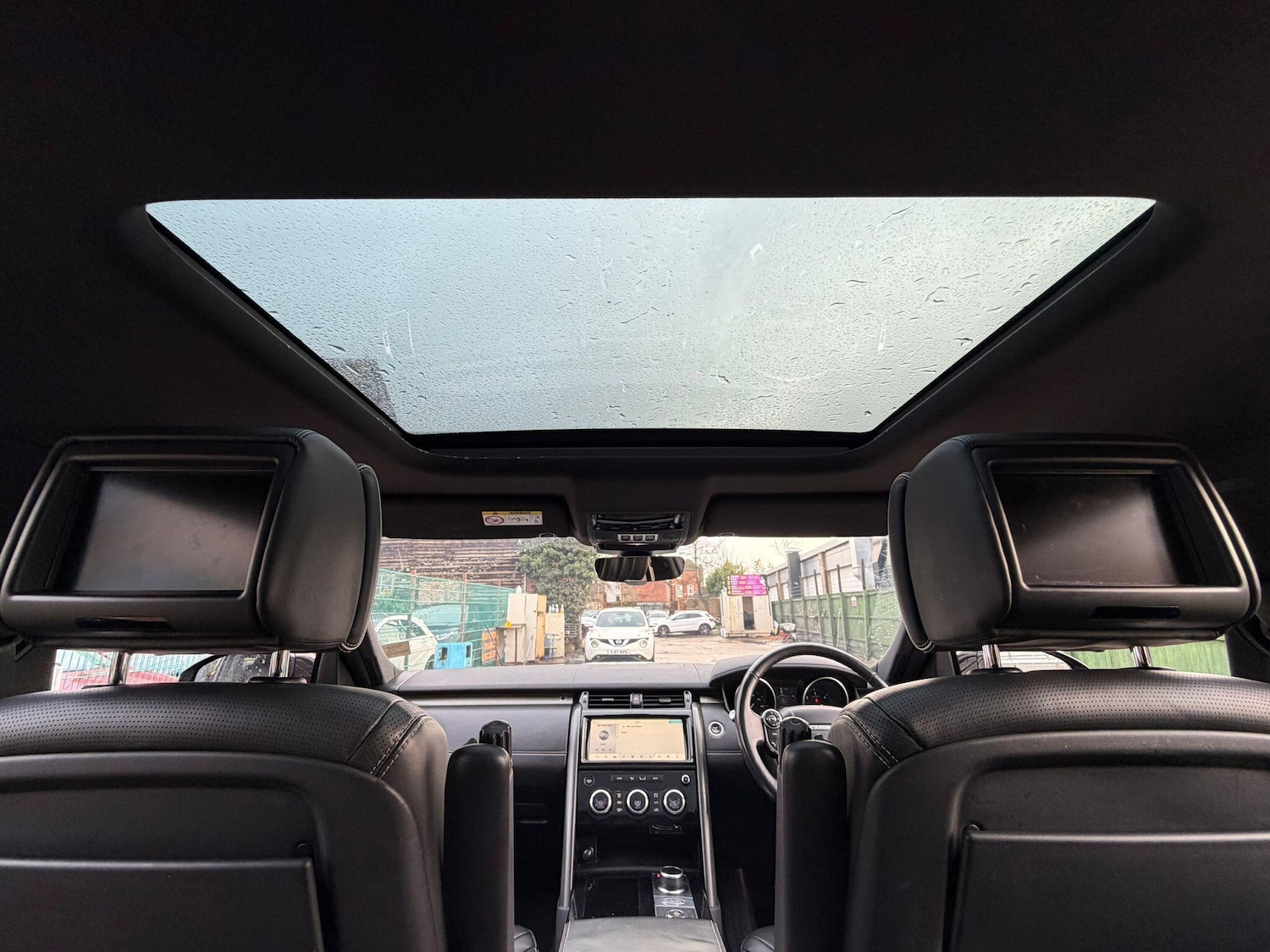 Used Land Rover Discovery 2017 for sale - 77387104: Photo 2