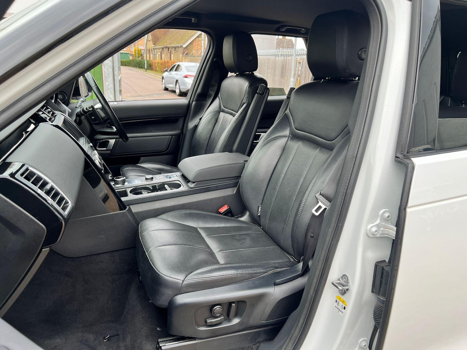 Used Land Rover Discovery 2018 for sale - 76994576: Photo 24