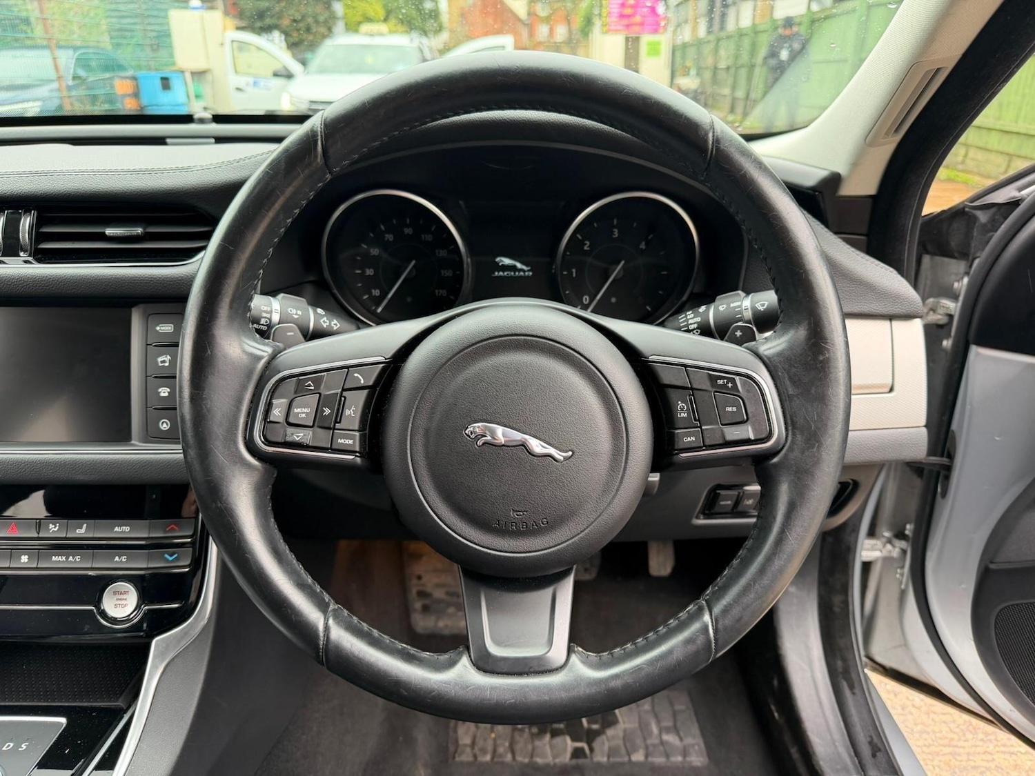 Used Jaguar XF 2015 for sale - 76824311: Photo 28