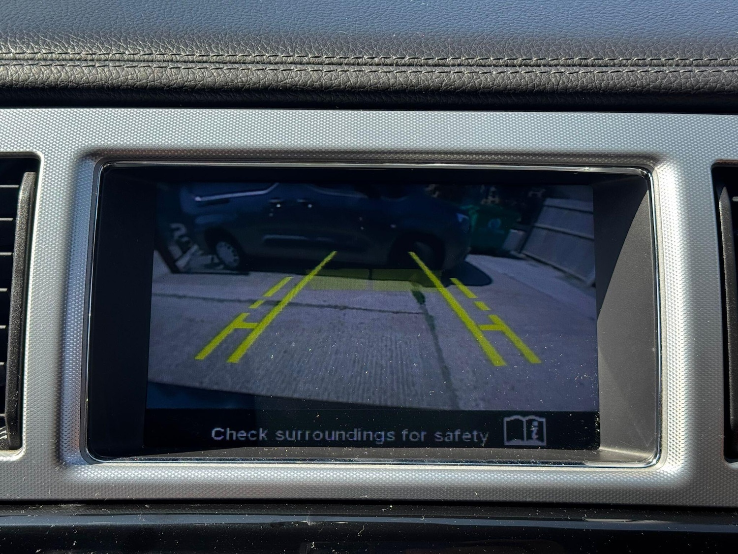 Used Jaguar XF 2015 for sale - 77254806: Photo 2