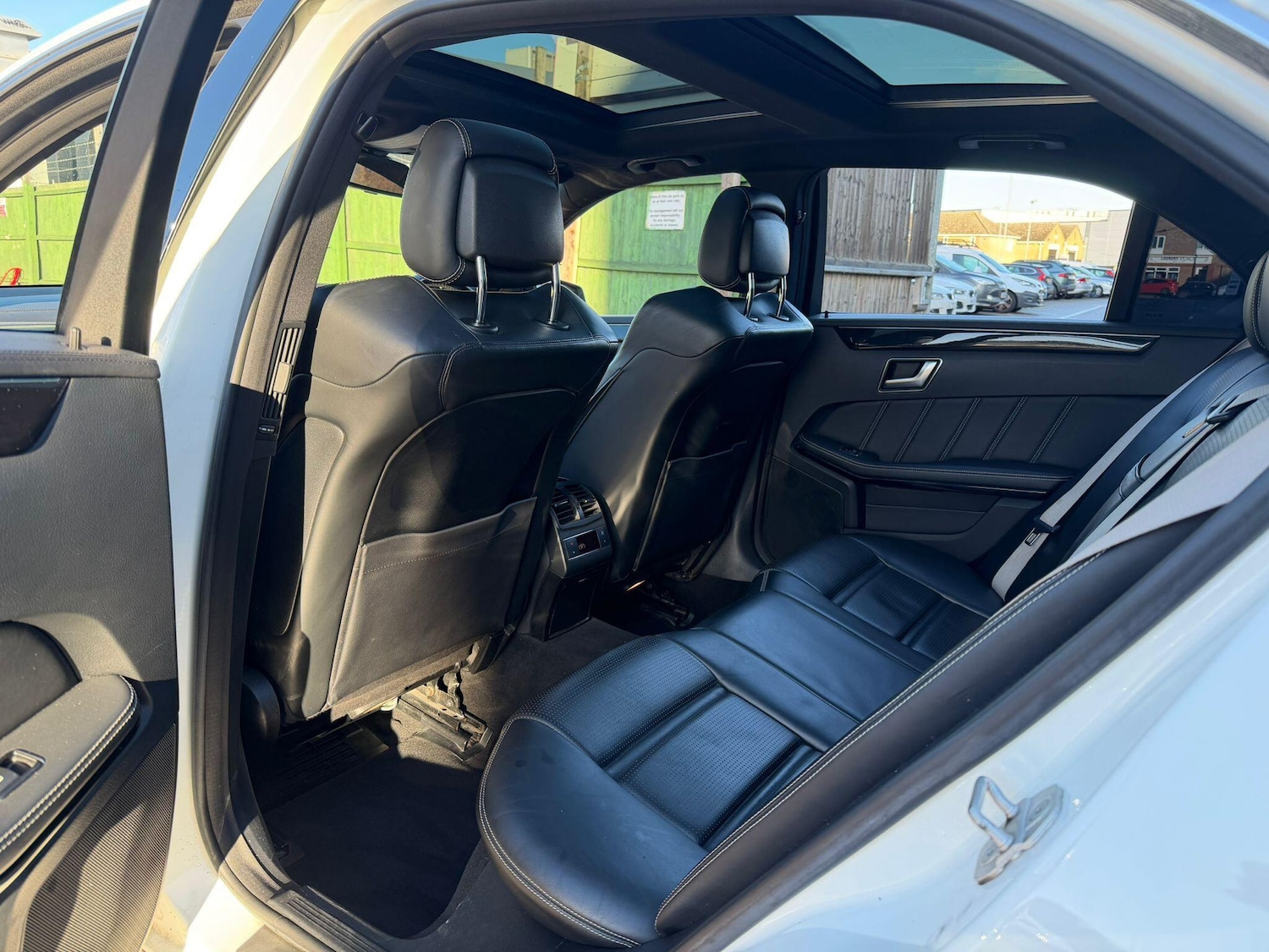 Used Mercedes-Benz E Class 2014 for sale - 76801919: Photo 21