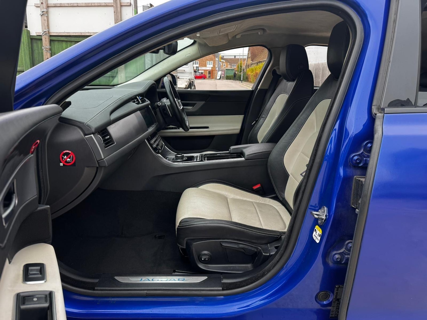 Used Jaguar XF 2018 for sale - 76226552: Photo 21