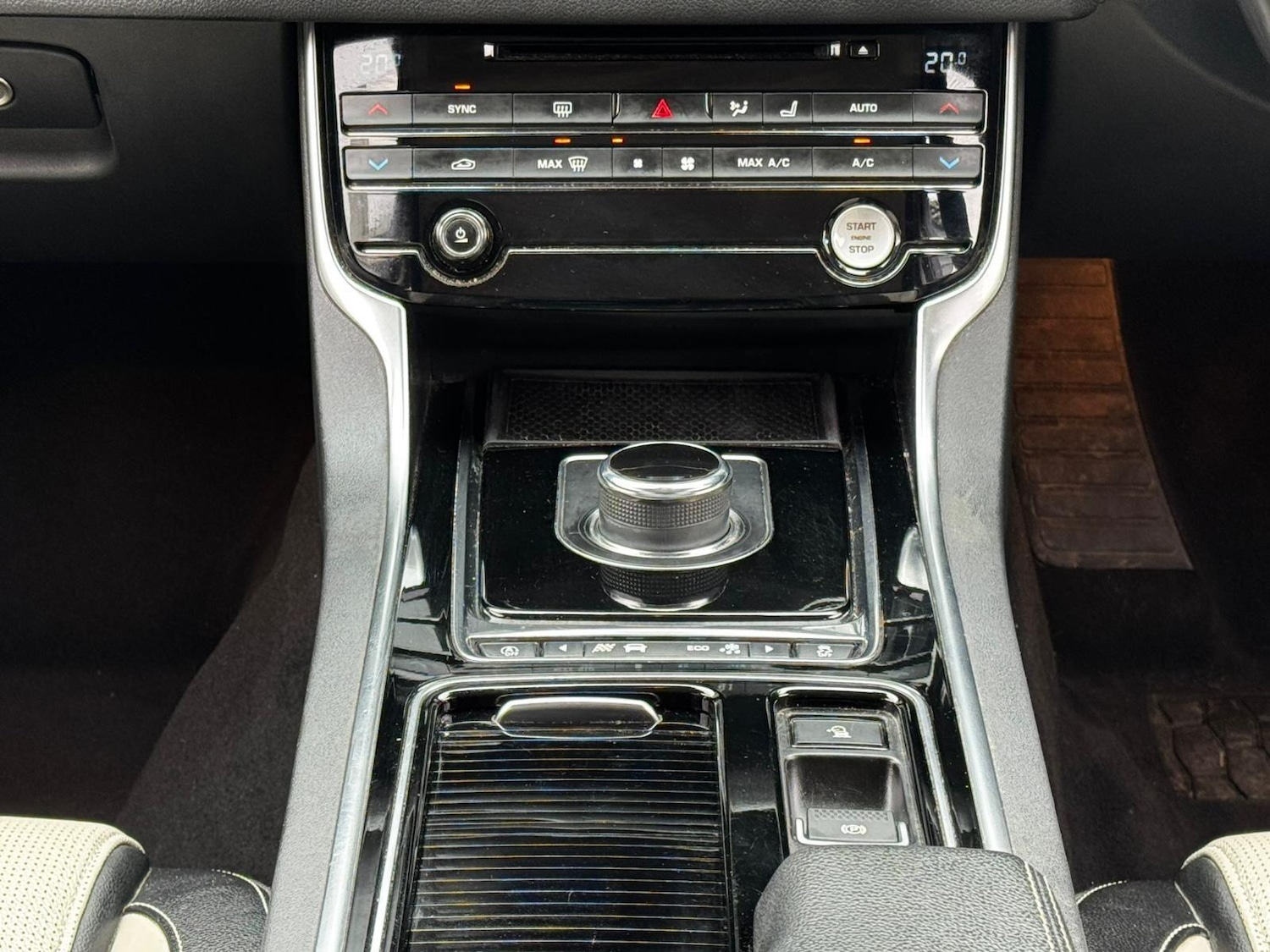 Used Jaguar XF 2018 for sale - 76226552: Photo 26