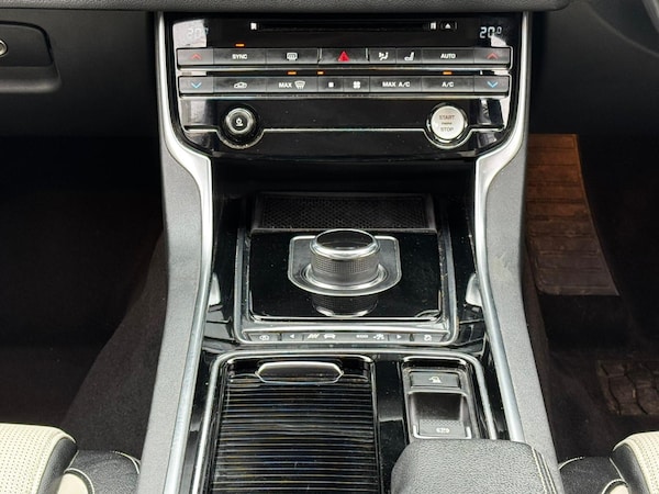 Used Jaguar XF 2018 for sale - 76226552: Photo 26
