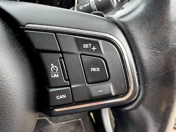 Used Jaguar XE 2018 for sale - 76200513: Photo 7