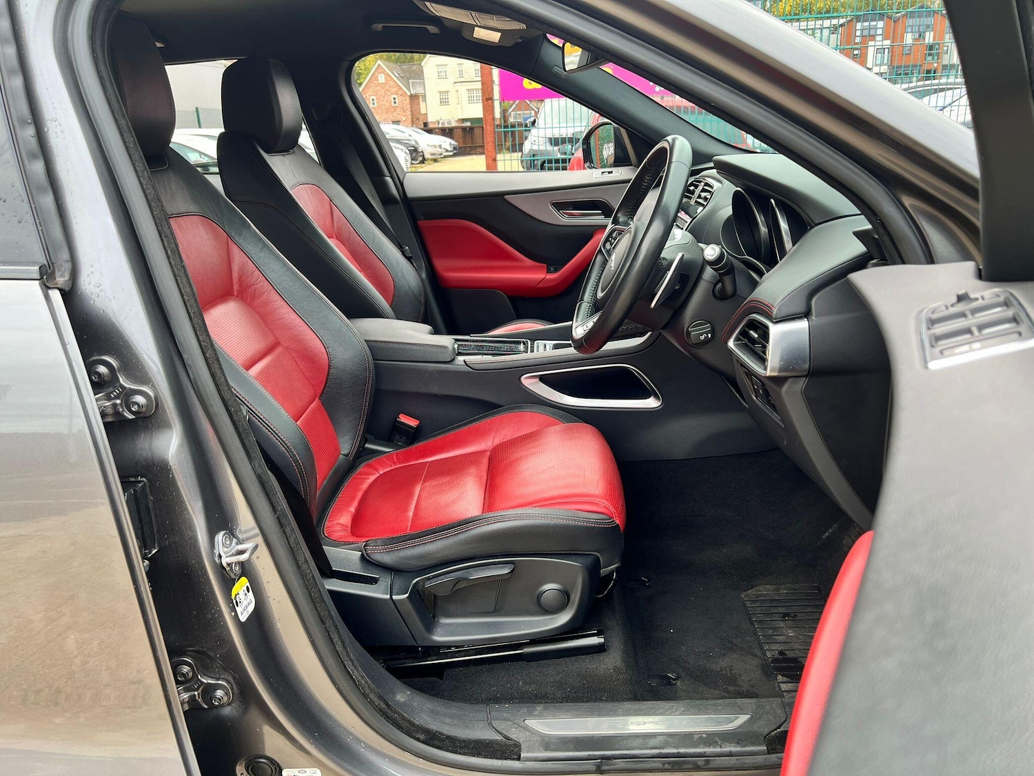 Used Jaguar F-Pace 2017 for sale - 76361514: Photo 12
