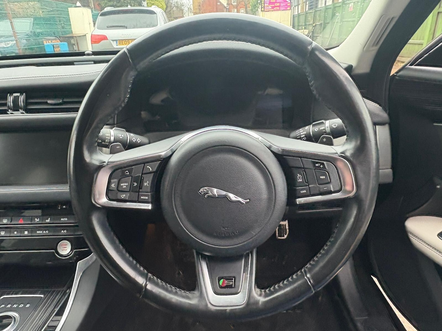 Used Jaguar XF 2017 for sale - 77279062: Photo 25