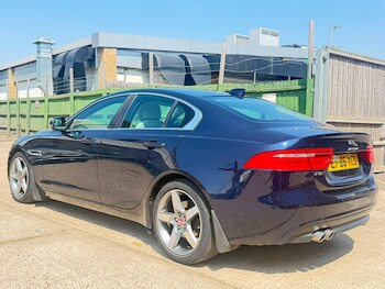 Used Jaguar XE 2017 for sale - 79247689: Photo