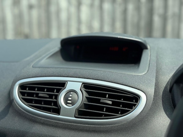 Used Renault Clio 2009 for sale - 74898973: Photo 16
