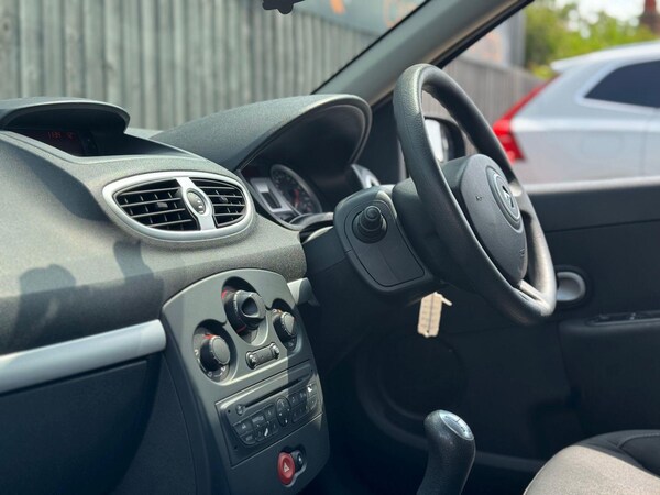 Used Renault Clio 2009 for sale - 74898973: Photo 21