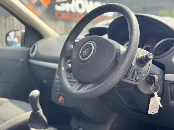 Used Renault Clio 2009 for sale - 74898973: Photo 8