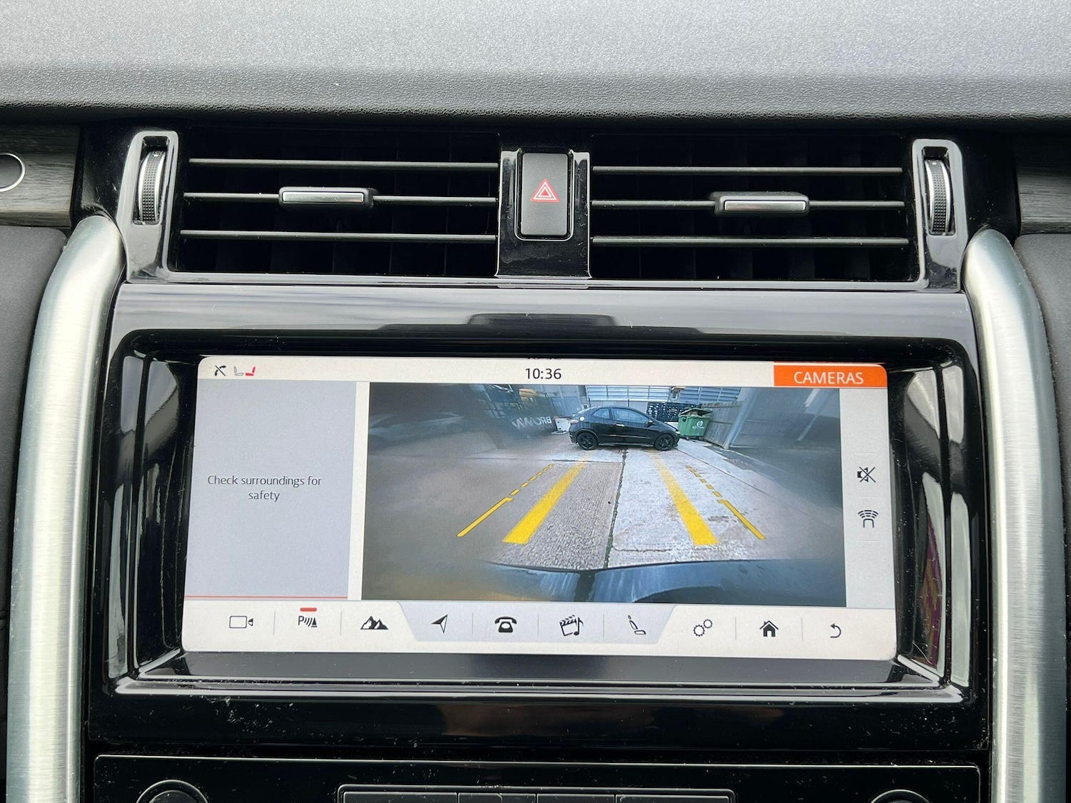 Used Land Rover Discovery 2018 for sale - 76361425: Photo 4