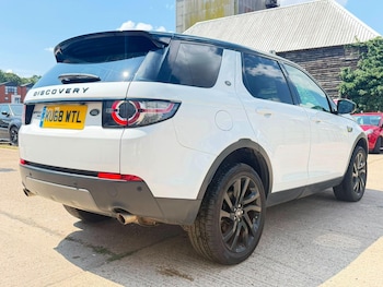 Used Land Rover Discovery Sport 2018 for sale - 79236224: Photo