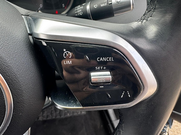 Used Jaguar XE 2019 for sale - 75720053: Photo 29