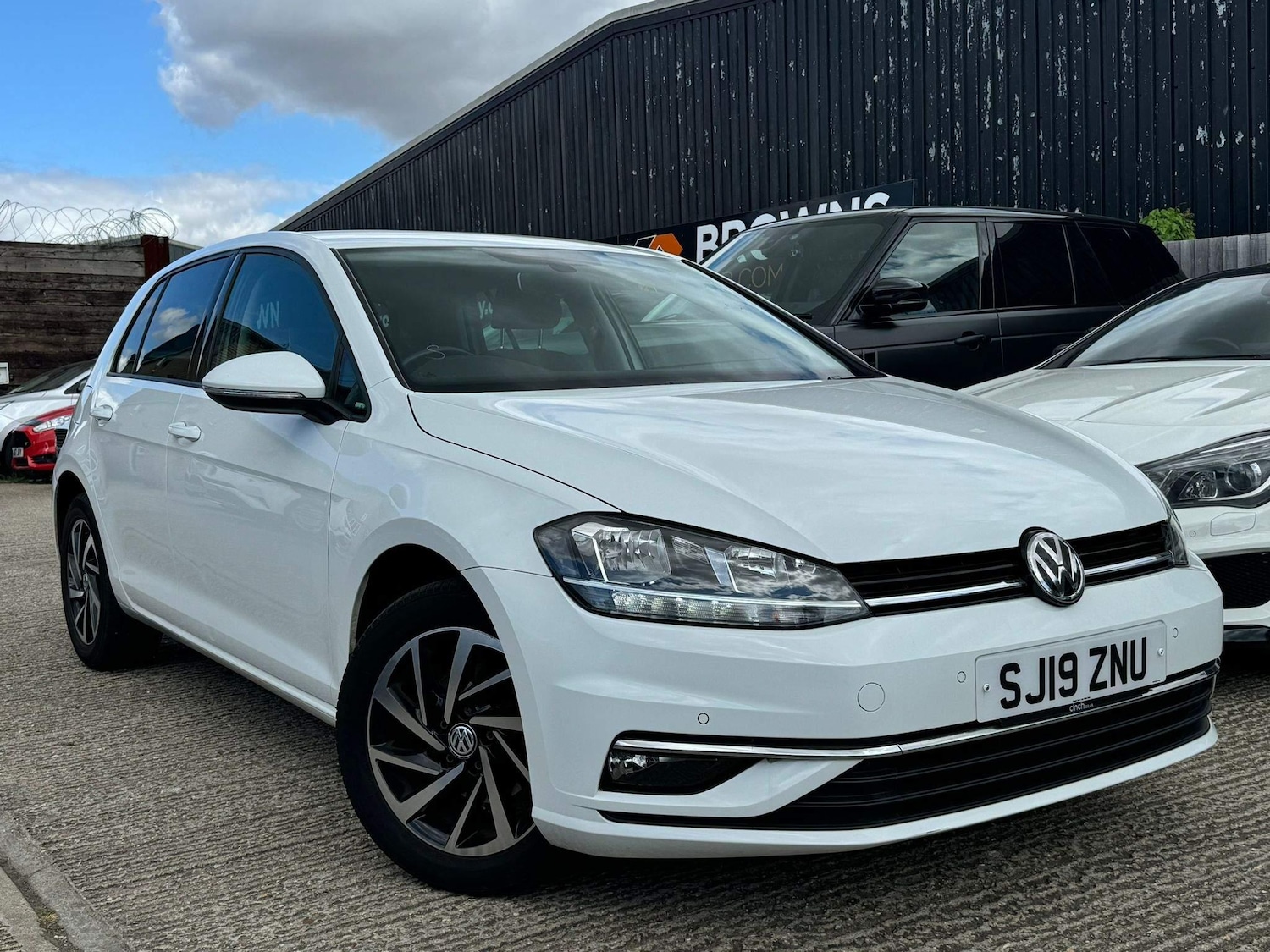 Used Volkswagen Golf 2019 for sale - 76965130: Photo 1