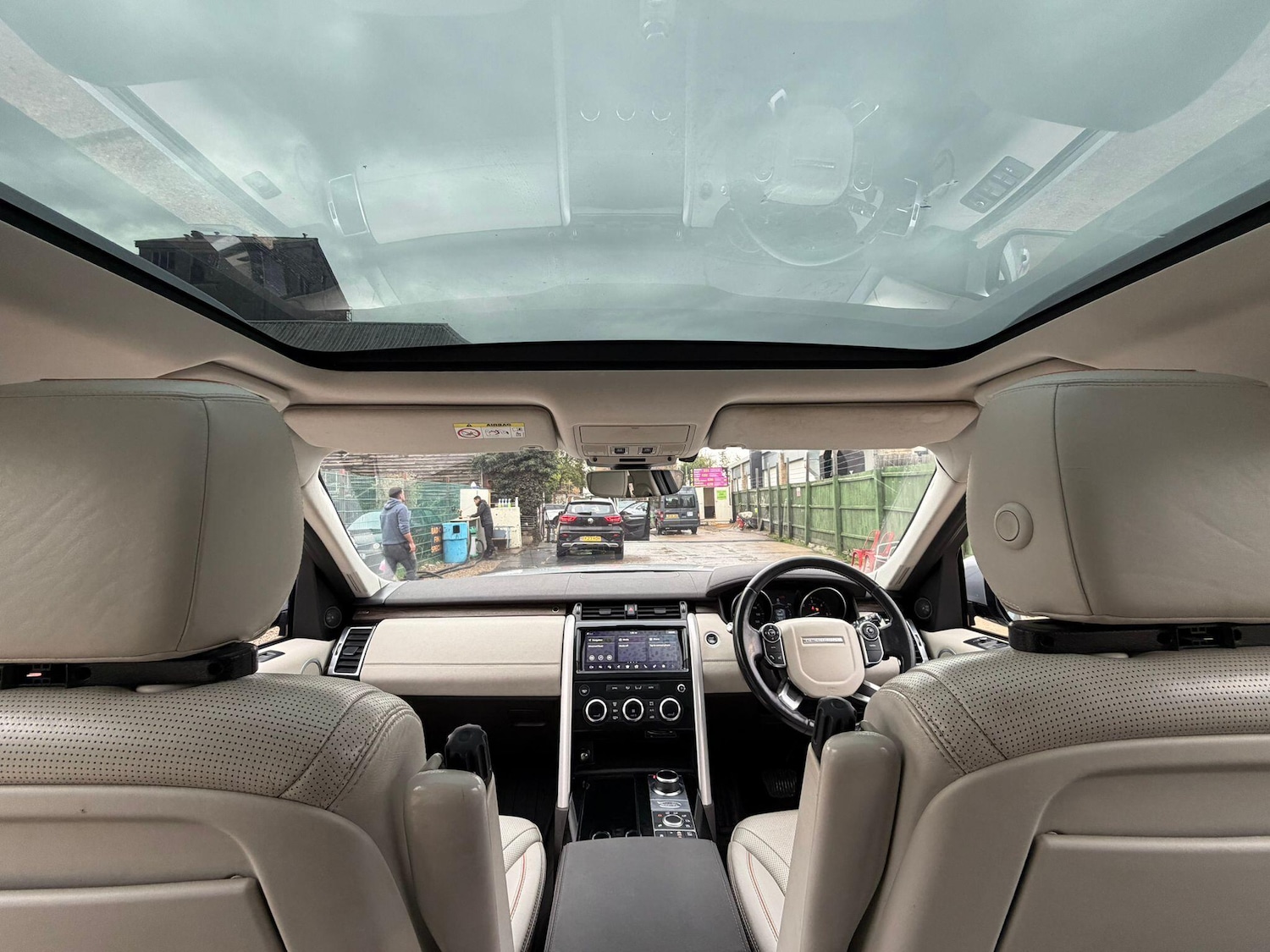 Used Land Rover Discovery 2017 for sale - 76964416: Photo 2