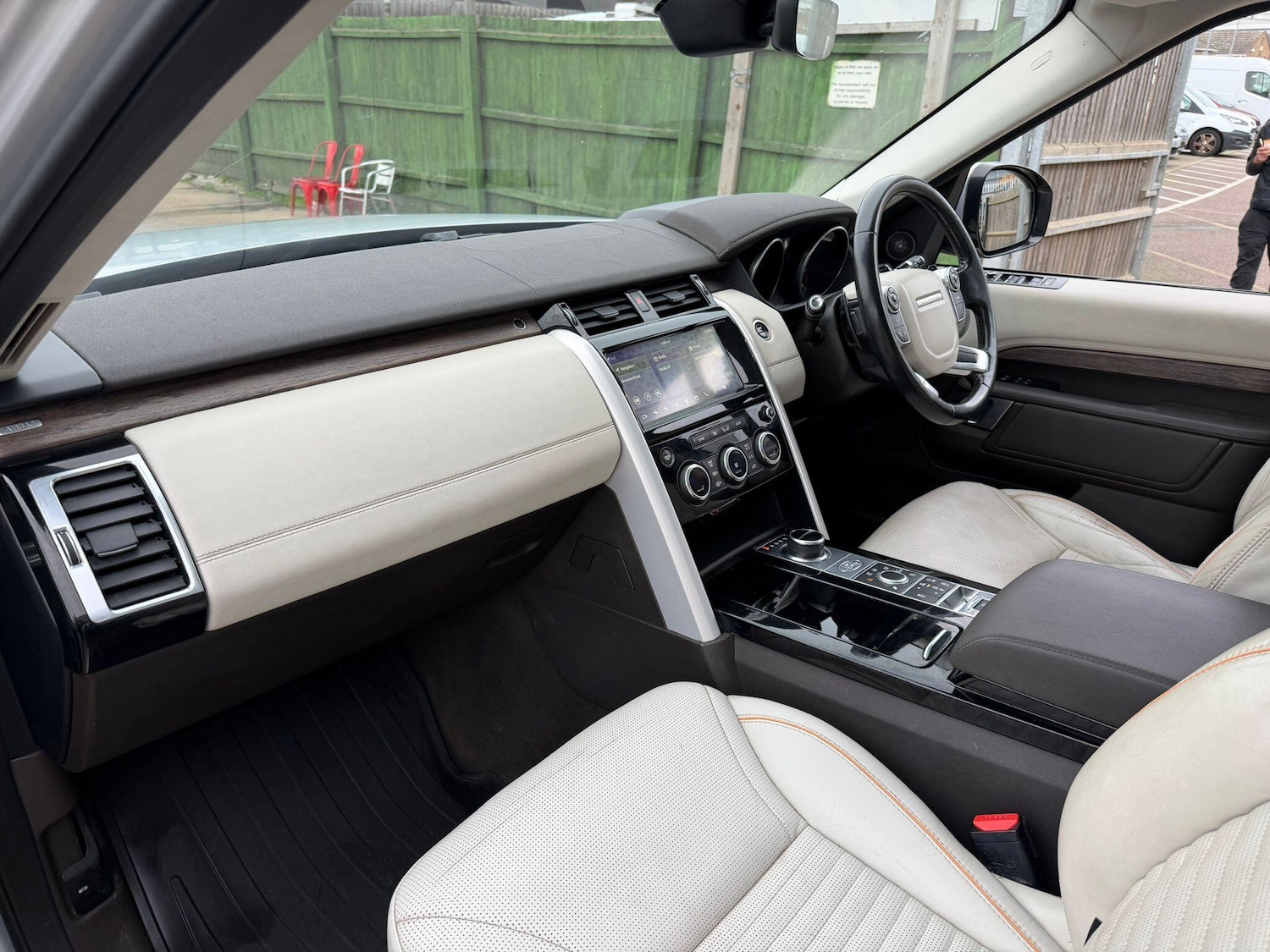 Used Land Rover Discovery 2017 for sale - 76964416: Photo 26