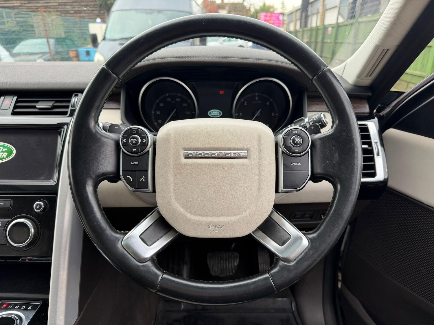 Used Land Rover Discovery 2017 for sale - 76964416: Photo 29