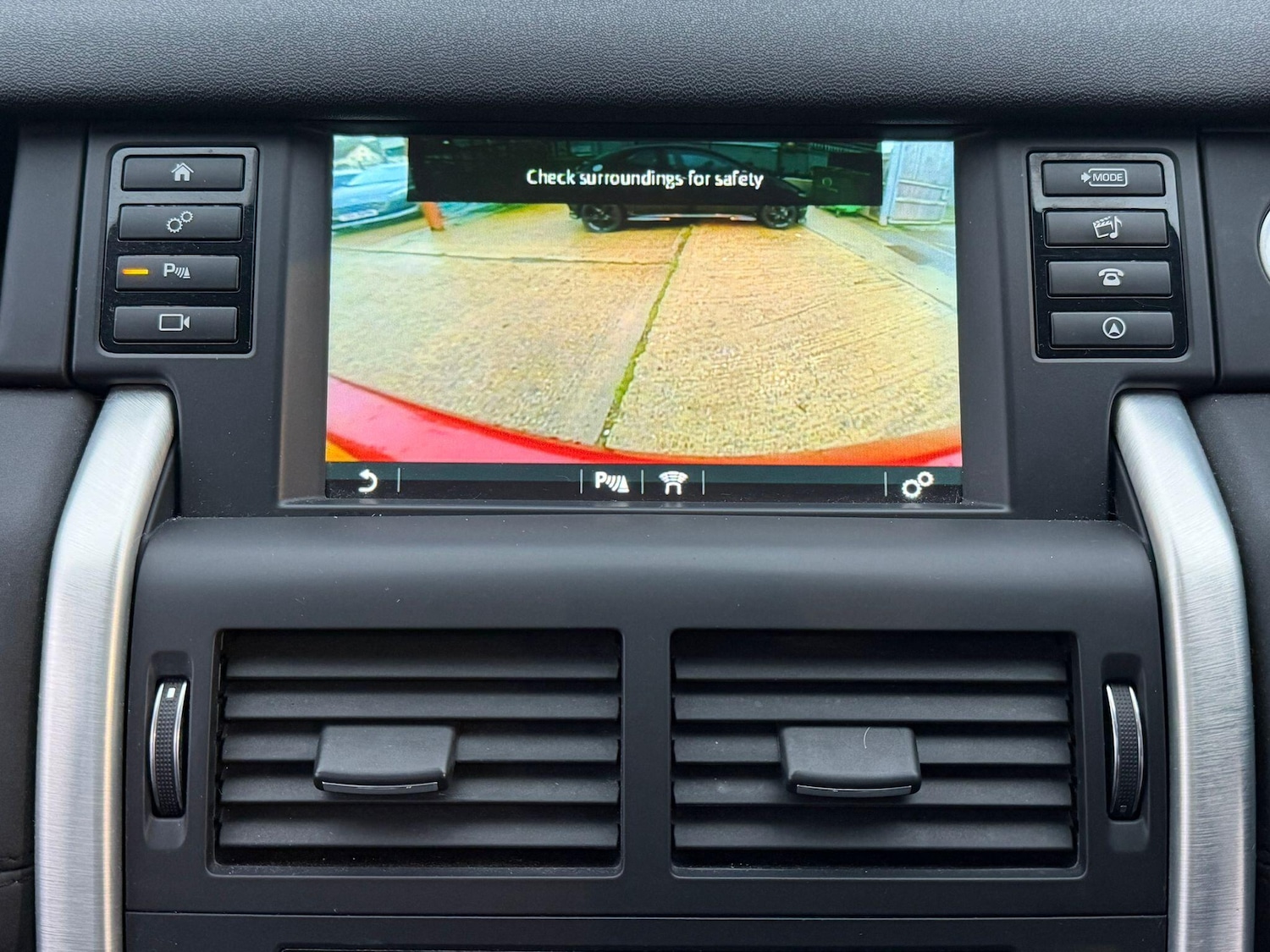 Used Land Rover Discovery Sport 2016 for sale - 76771868: Photo 4