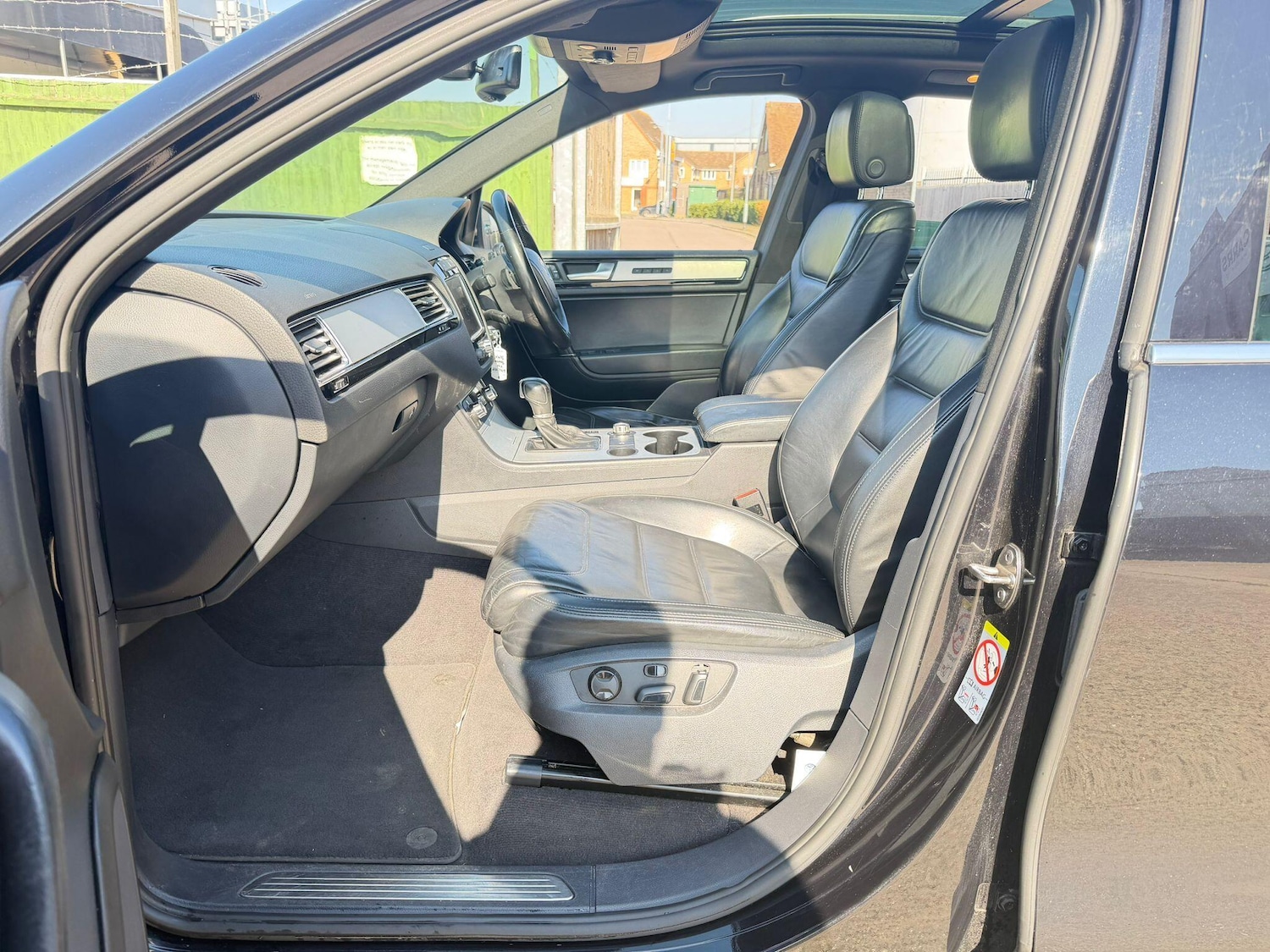 Used Volkswagen Touareg 2012 for sale - 77957856: Photo 31