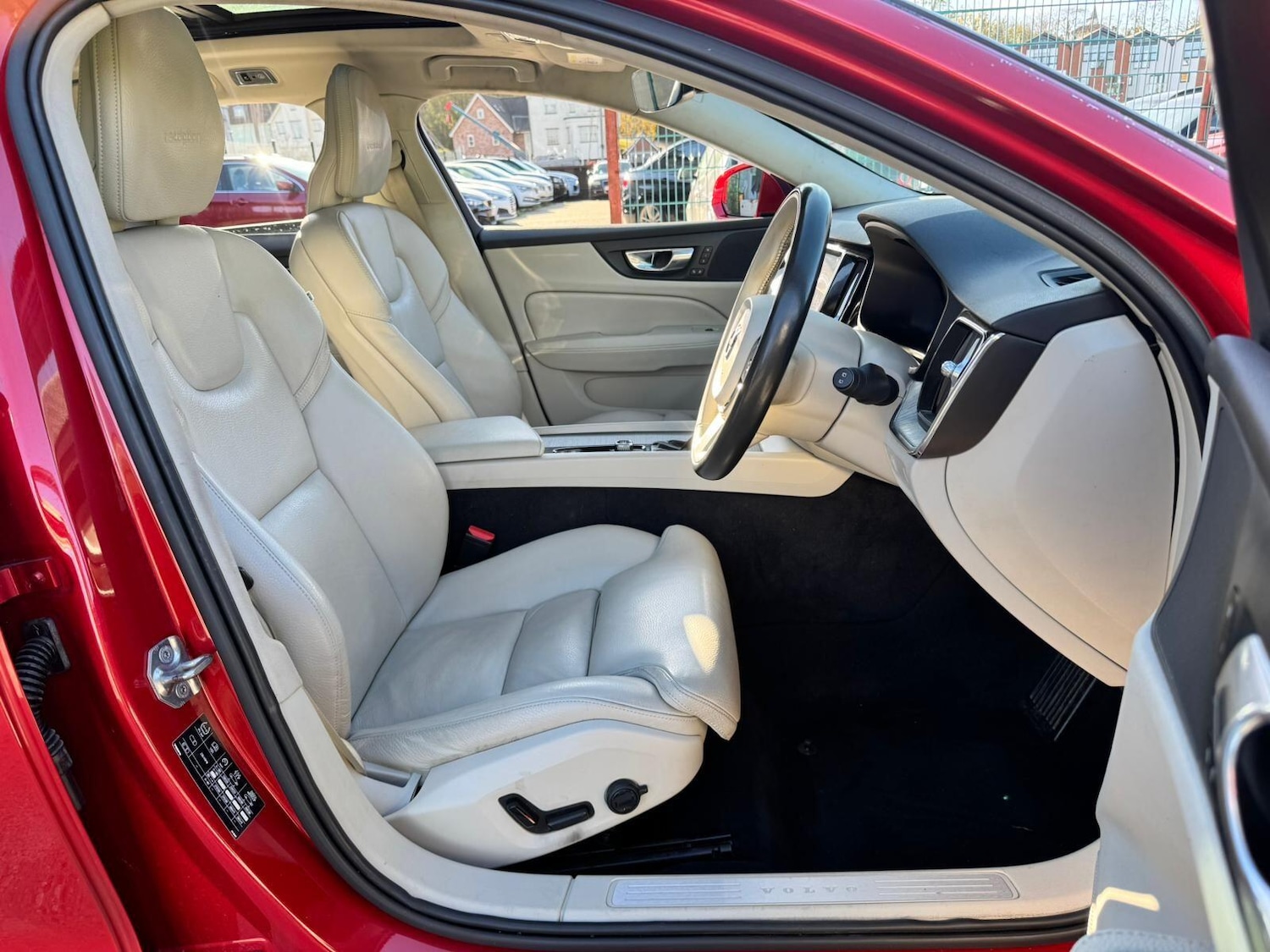 Used Volvo V60 2018 for sale - 76657097: Photo 15