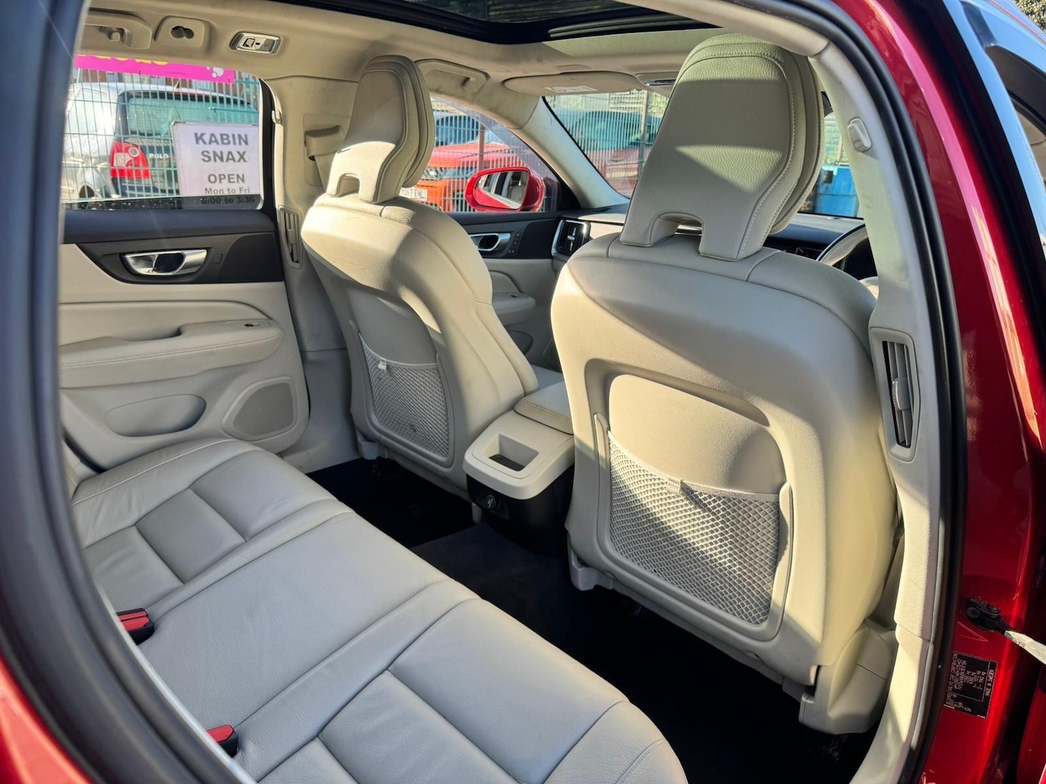 Used Volvo V60 2018 for sale - 76657097: Photo 19